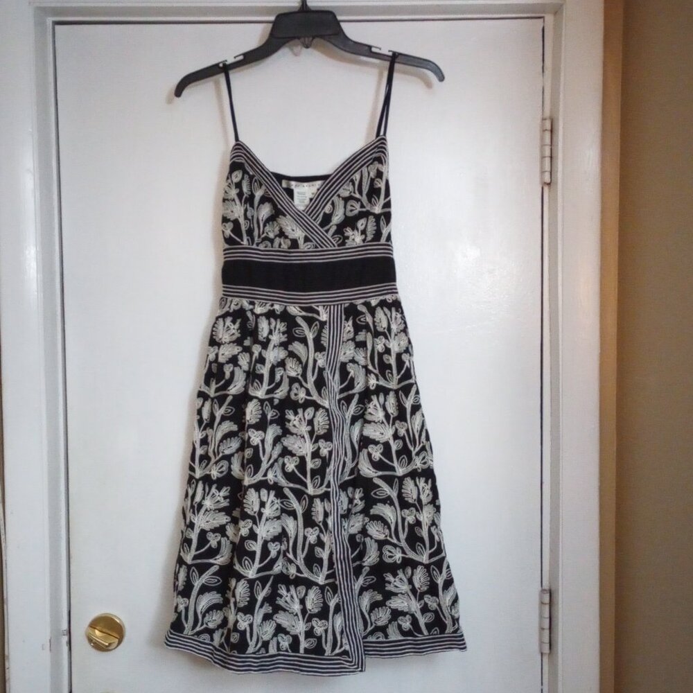 Black & White Embroidered Cotton V-Neck Dress, Size M, New Without Tags